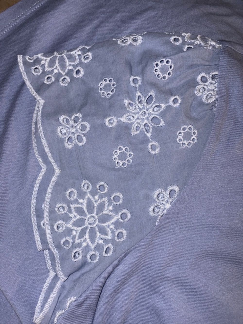 C&C California Embroidered Eyelet Sleeve Tee L Light Blue - Picture 6 of 7